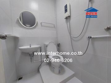 2-storey townhouse, 18 sq m, Lalinthong Village, Srinakarin, near the Samut Prakan Electricity Authority intersection, Srinakarin Road, Old Sukhumvit