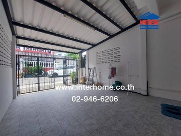 2-storey townhouse, 18 sq m, Lalinthong Village, Srinakarin, near the Samut Prakan Electricity Authority intersection, Srinakarin Road, Old Sukhumvit