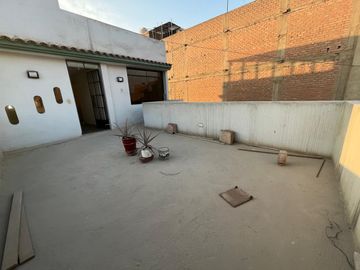 ¡Tu Futuro Empieza Aquí! Hermosa Casa En Puente Piedra – Espaciosa, Bien Ubicada Y Llena De Potencial ✨🏡