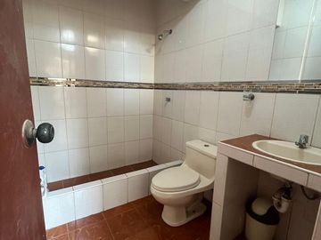 ¡Tu Futuro Empieza Aquí! Hermosa Casa En Puente Piedra – Espaciosa, Bien Ubicada Y Llena De Potencial ✨🏡