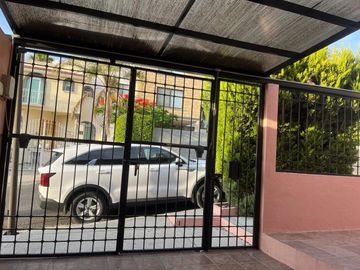 CASA EN VENTA EN FRACCIONAMIENTO ARBOLEDAS DEL PARQUE