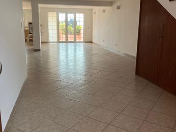 CASA EN VENTA EN FRACCIONAMIENTO ARBOLEDAS DEL PARQUE