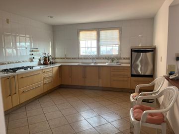 CASA EN VENTA EN FRACCIONAMIENTO ARBOLEDAS DEL PARQUE
