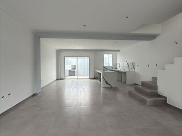 HERMOSA PROPIEDAD EN VENTA URB. PRIVADA