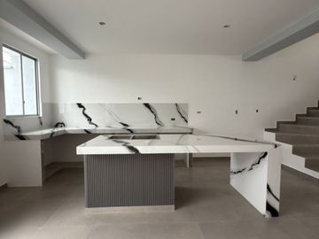 HERMOSA PROPIEDAD EN VENTA URB. PRIVADA