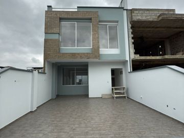 HERMOSA PROPIEDAD EN VENTA URB. PRIVADA