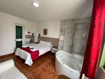 EDIFICIO - HOTEL EN VENTA Con Terraza Listo Para Generar Ingresos como Hotel, A Solo 15 Min Aeropuerto Internacional Jorge Chavez. HOSPEDA TURISTAS DEL MUNDO