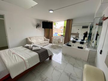 EDIFICIO - HOTEL EN VENTA Con Terraza Listo Para Generar Ingresos como Hotel, A Solo 15 Min Aeropuerto Internacional Jorge Chavez. HOSPEDA TURISTAS DEL MUNDO