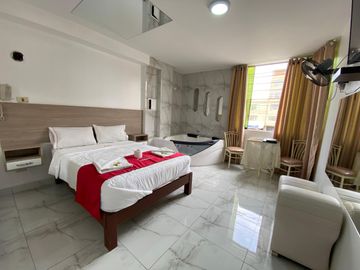 EDIFICIO - HOTEL EN VENTA Con Terraza Listo Para Generar Ingresos como Hotel, A Solo 15 Min Aeropuerto Internacional Jorge Chavez. HOSPEDA TURISTAS DEL MUNDO