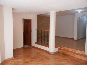 VENTA CASA RENTERA SECTOR MONTESERRIN CERCA A LA UNIVERSIDAD DE LAS AMERICAS UDLA