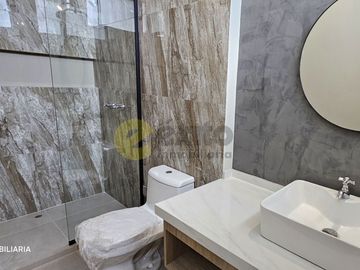 VENDO CASA EN ESTRENO EN LA URB. MIRAFLORES BOULEVARD PARK PLAZA, CASTILLA