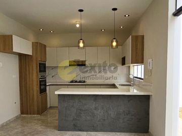 VENDO CASA EN ESTRENO EN LA URB. MIRAFLORES BOULEVARD PARK PLAZA, CASTILLA