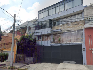 Casa en Venta en la Calle Cove Àlvaro Obregòn, Ciudad de Mèxico