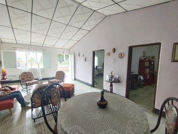 CA31 SE VENDE CASA EN ANDALUCIA EXCELENTE UBICACIÓN Y PATIO EN TIERRA