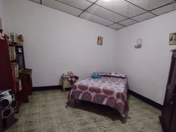 CA31 SE VENDE CASA EN ANDALUCIA EXCELENTE UBICACIÓN Y PATIO EN TIERRA