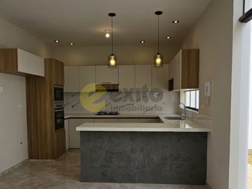VENDO CASA EN PREVENTA EN MIRAFLORES BOULEVARD PARK PLAZA, CASTIILLA