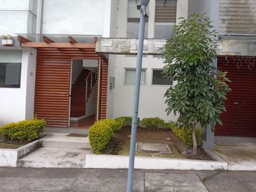 Venta Hermosa Casa Sector Reservorio Guangopolo.