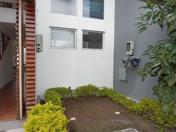 Venta Hermosa Casa Sector Reservorio Guangopolo.