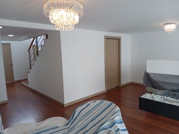Venta Hermosa Casa Sector Reservorio Guangopolo.