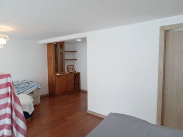 Venta Hermosa Casa Sector Reservorio Guangopolo.