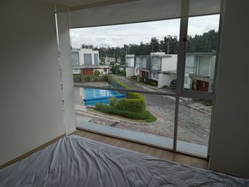 Venta Hermosa Casa Sector Reservorio Guangopolo.