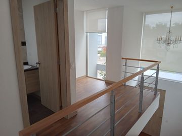 Venta Hermosa Casa Sector Reservorio Guangopolo.