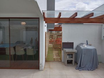 Venta Hermosa Casa Sector Reservorio Guangopolo.