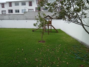 Venta Hermosa Casa Sector Reservorio Guangopolo.