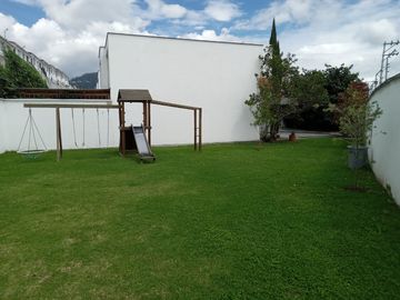 Venta Hermosa Casa Sector Reservorio Guangopolo.