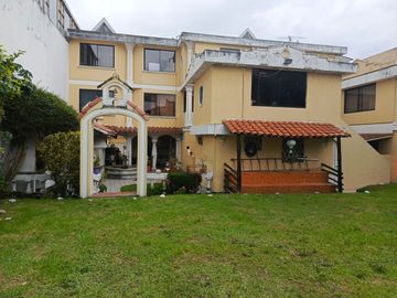 En Venta Hermosa Casa Rentera Monteserrin – Norte de Quito Proyecto Inmobiliario