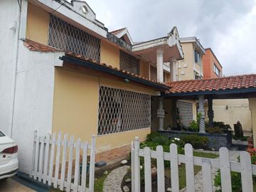 En Venta Hermosa Casa Rentera Monteserrin – Norte de Quito Proyecto Inmobiliario