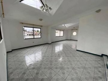 En Venta Hermosa Casa Rentera Monteserrin – Norte de Quito Proyecto Inmobiliario