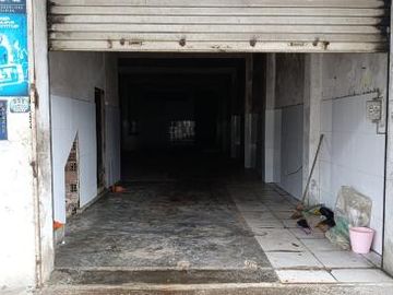 Se vende casa de dos pisos en Av. Partición - IQUITOS.