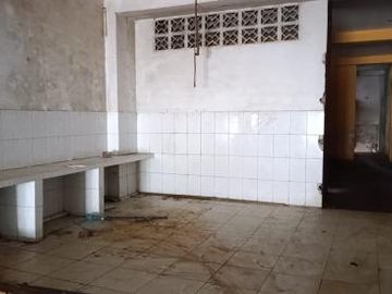 Se vende casa de dos pisos en Av. Partición - IQUITOS.