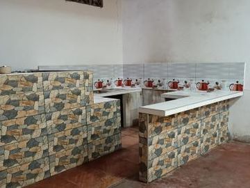 Se vende casa de dos pisos en Av. Partición - IQUITOS.