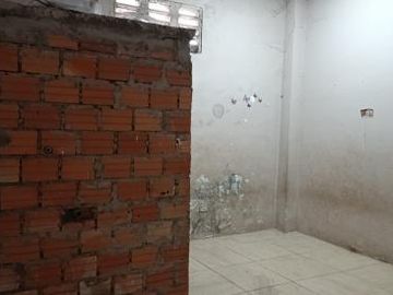 Se vende casa de dos pisos en Av. Partición - IQUITOS.