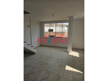 🏠 ¡Oportunidad Única! Triplex Espacioso Con Vista Al Parque En San Martín De Porres 🌳