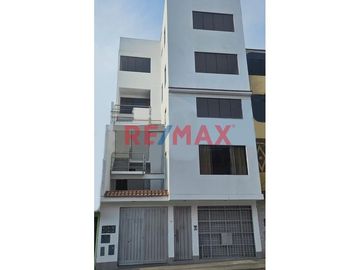 🏠 ¡Oportunidad Única! Triplex Espacioso Con Vista Al Parque En San Martín De Porres 🌳