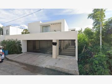 CASA EN VENTA CALLE 21 MONTEBELLO, MÉRIDA