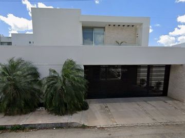 CASA EN VENTA CALLE 21 MONTEBELLO, MÉRIDA