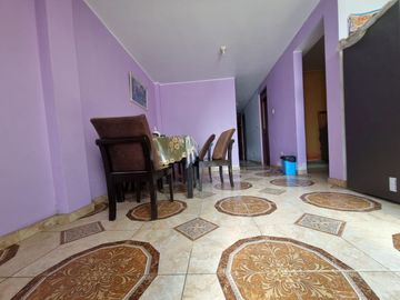 ¡Oportunidad en Puente Piedra! Casa de 2 pisos con entradas independientes – Ideal para vivir y alquilar