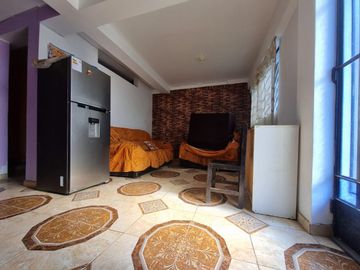 ¡Oportunidad en Puente Piedra! Casa de 2 pisos con entradas independientes – Ideal para vivir y alquilar