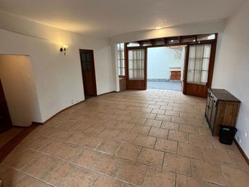VENTA DE CASA EN SURCO DE 3 PISOS – ZONA MUY TRANQUILA