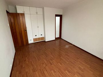 VENTA DE CASA EN SURCO DE 3 PISOS – ZONA MUY TRANQUILA