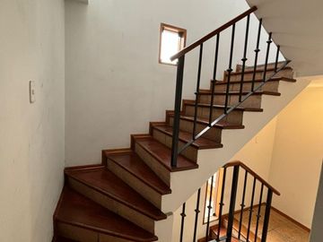 VENTA DE CASA EN SURCO DE 3 PISOS – ZONA MUY TRANQUILA