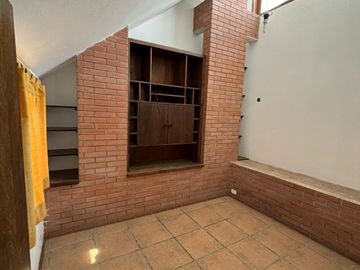 VENTA DE CASA EN SURCO DE 3 PISOS – ZONA MUY TRANQUILA