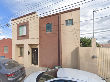 Venta de Casa en C. Maple #1600, Col. Los Bosques, Monclova, C.P. 25710, Coahuila.
