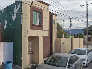 Venta de Casa en C. Maple #1600, Col. Los Bosques, Monclova, C.P. 25710, Coahuila.