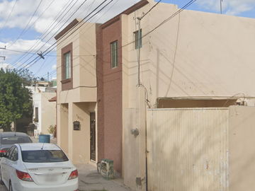 Venta de Casa en C. Maple #1600, Col. Los Bosques, Monclova, C.P. 25710, Coahuila.