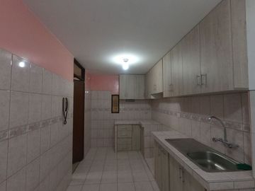 VENDO DEPARTAMENTO EN SURCO LA CRUCETA 3ER PISO 3+ UNA COCHERA